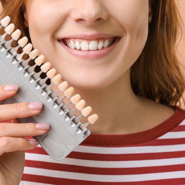 Odontologia Estética: Como as Lentes de Resina Transformam seu Sorriso.