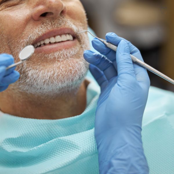 Prótese Overdenture: Recupere a Aparência Natural dos seus Dentes.