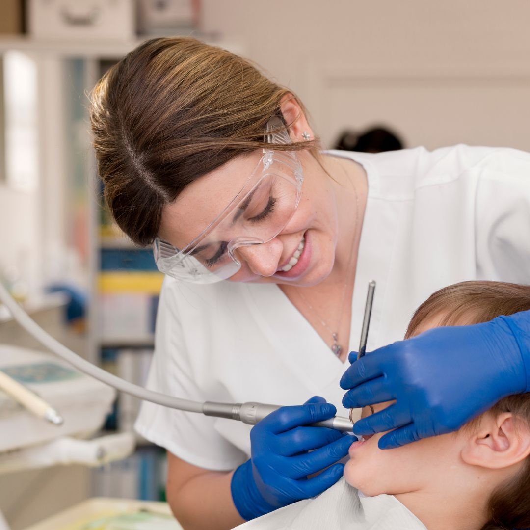 A ortopedia funcional dos maxilares é uma especialidade odontológica dedicada ao diagnóstico, prevenção e tratamento de distúrbios que afetam a arcada dentária e os maxilares.