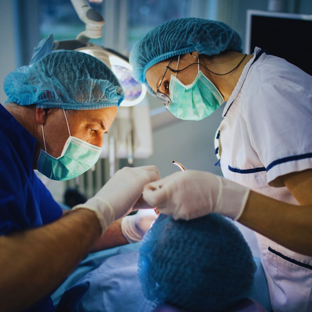 A apicectomia é um procedimento odontológico que pode gerar apreensão em muitas pessoas.