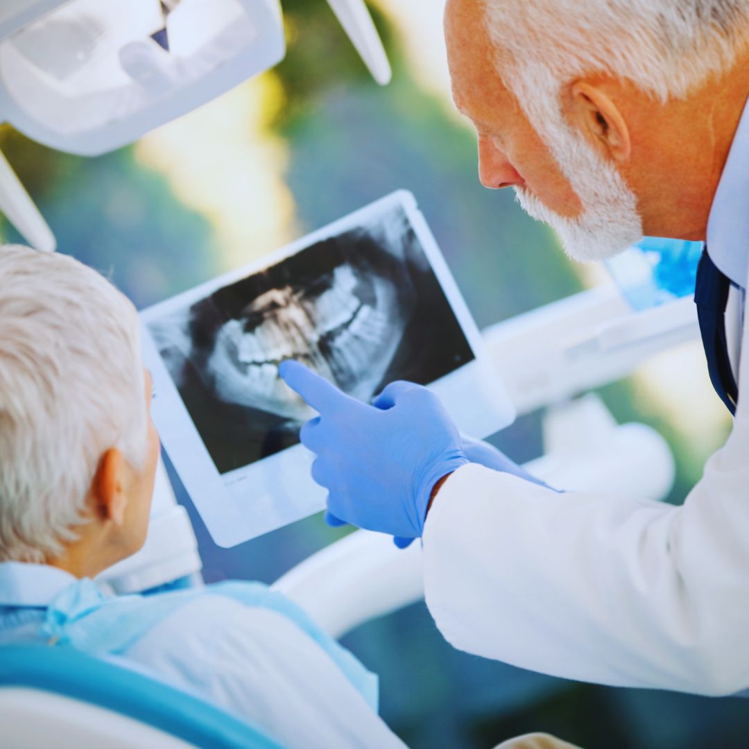 A odontogeriatria aborda as particularidades dessa faixa etária, garantindo um cuidado adequado e eficaz.